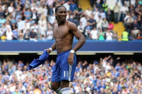 开云官网2026-黄喜灿爆发，佛罗伦萨关键战突围，照亮玻利维亚的足球暗夜