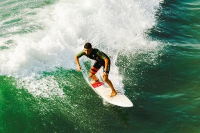 开云体育2026-拉什福德爆发，毕尔巴鄂连续得分，当个体神迹撞上体系铁壁