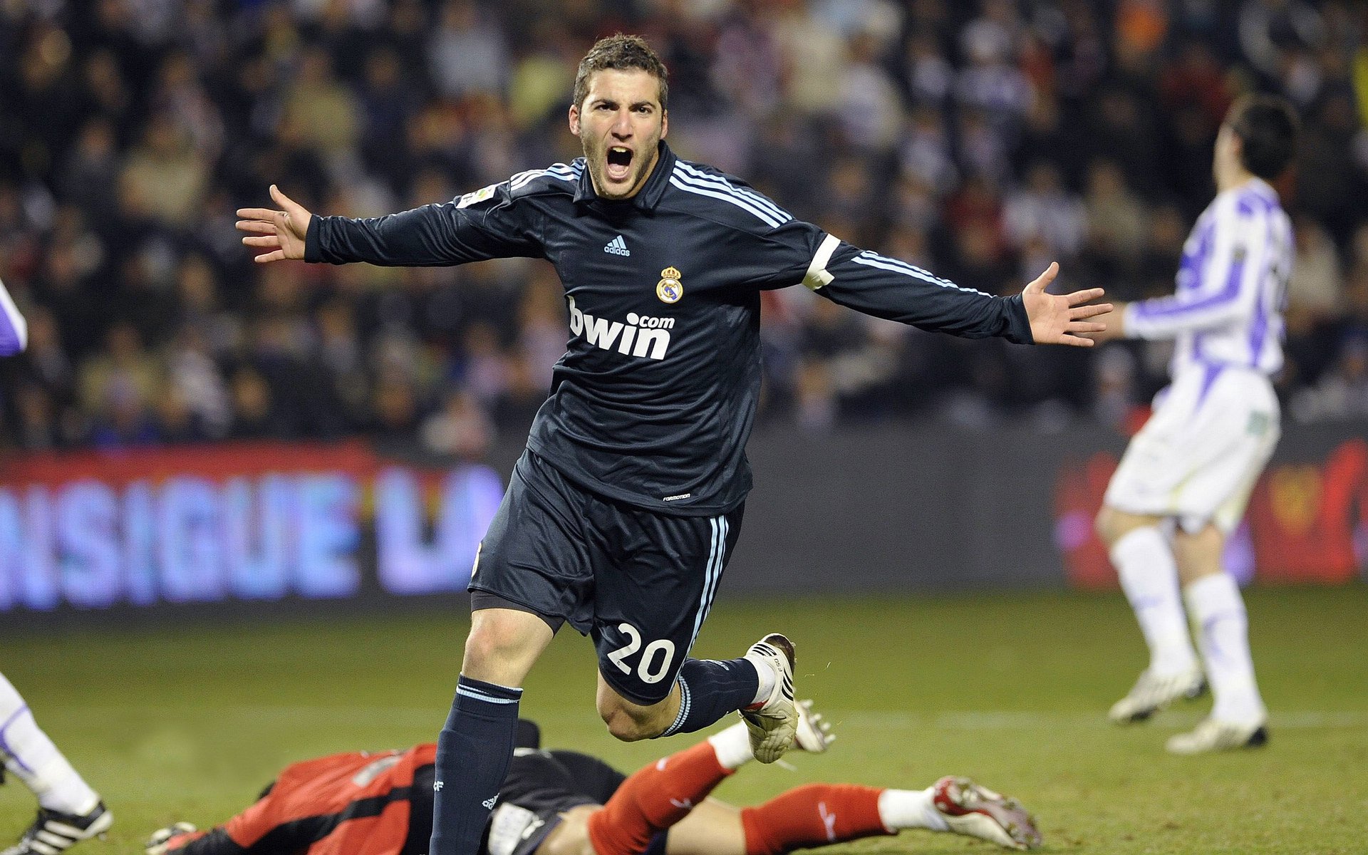 拉齐奥血拼墨西哥，奥斯梅恩末节接管比赛，一场跨越时空的足球寓言