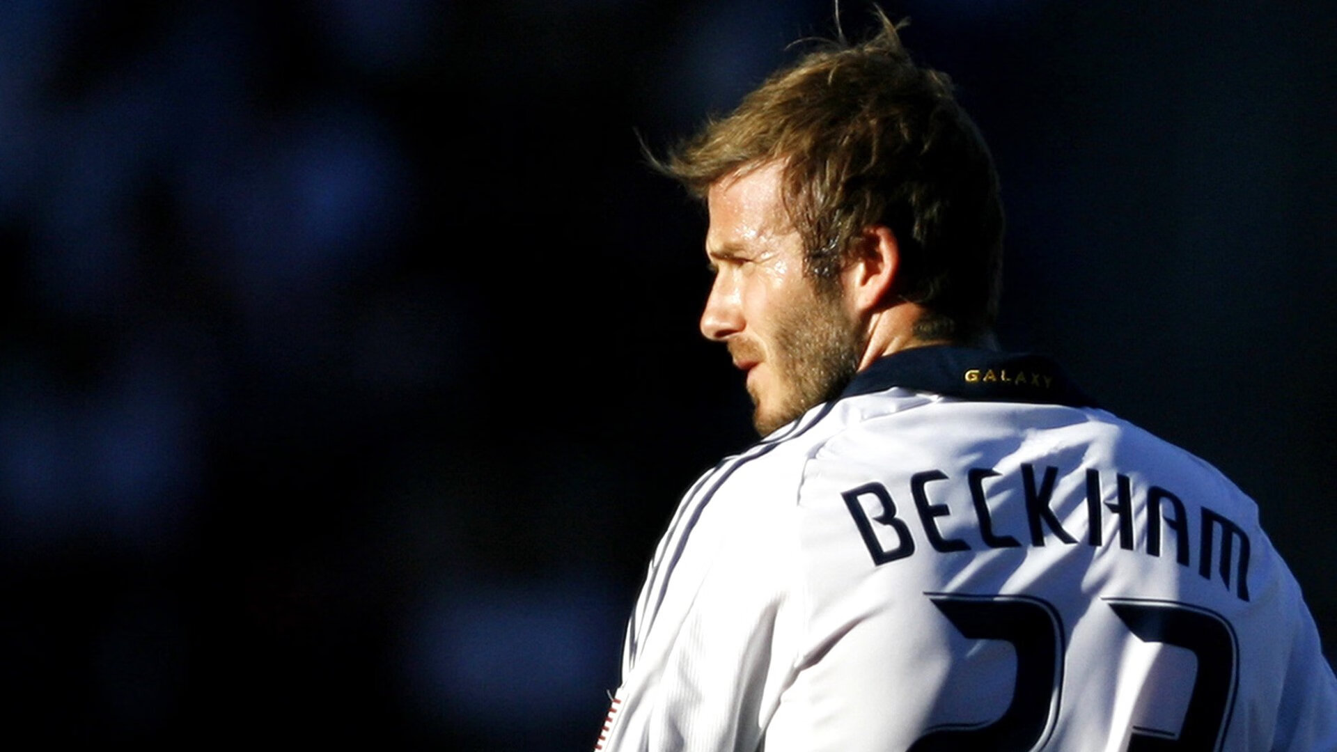 若日尼奥的指挥棒，当爱尔兰的坚韧击穿巴萨的星光