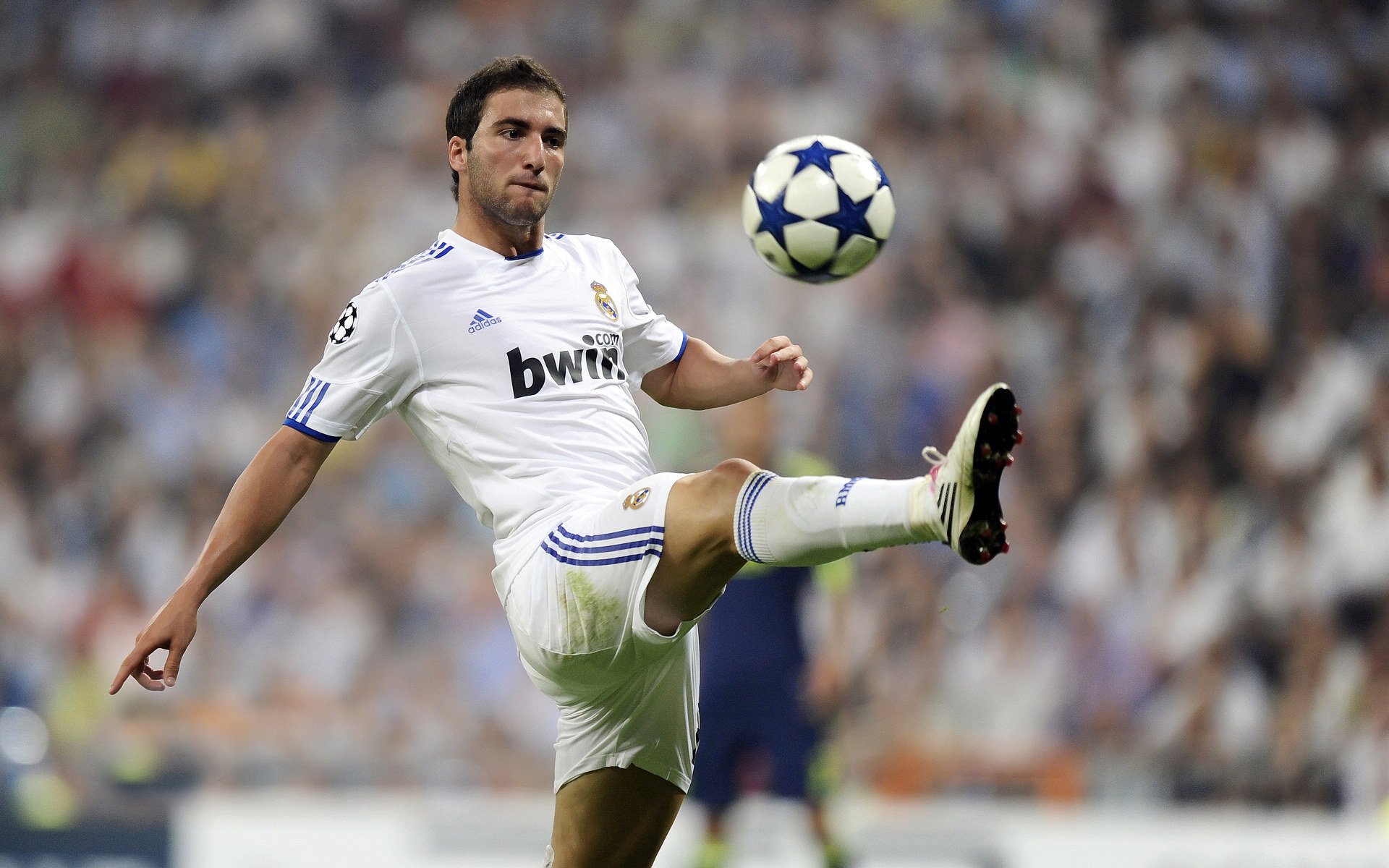 贝蒂斯粉碎毕尔巴鄂，格纳布里在欧冠决赛接管比赛，足球世界的意外与必然