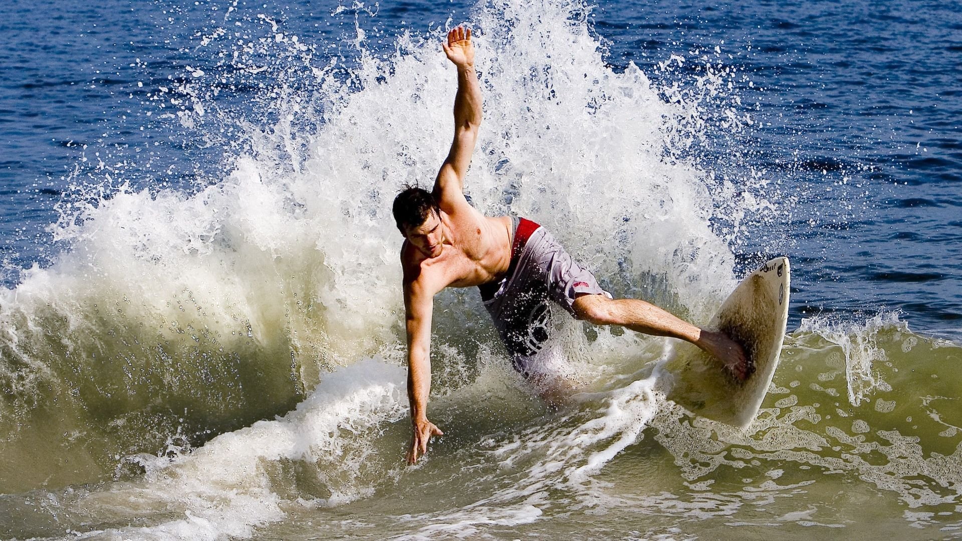 F1年度争冠之夜,卡拉斯科点燃赛场